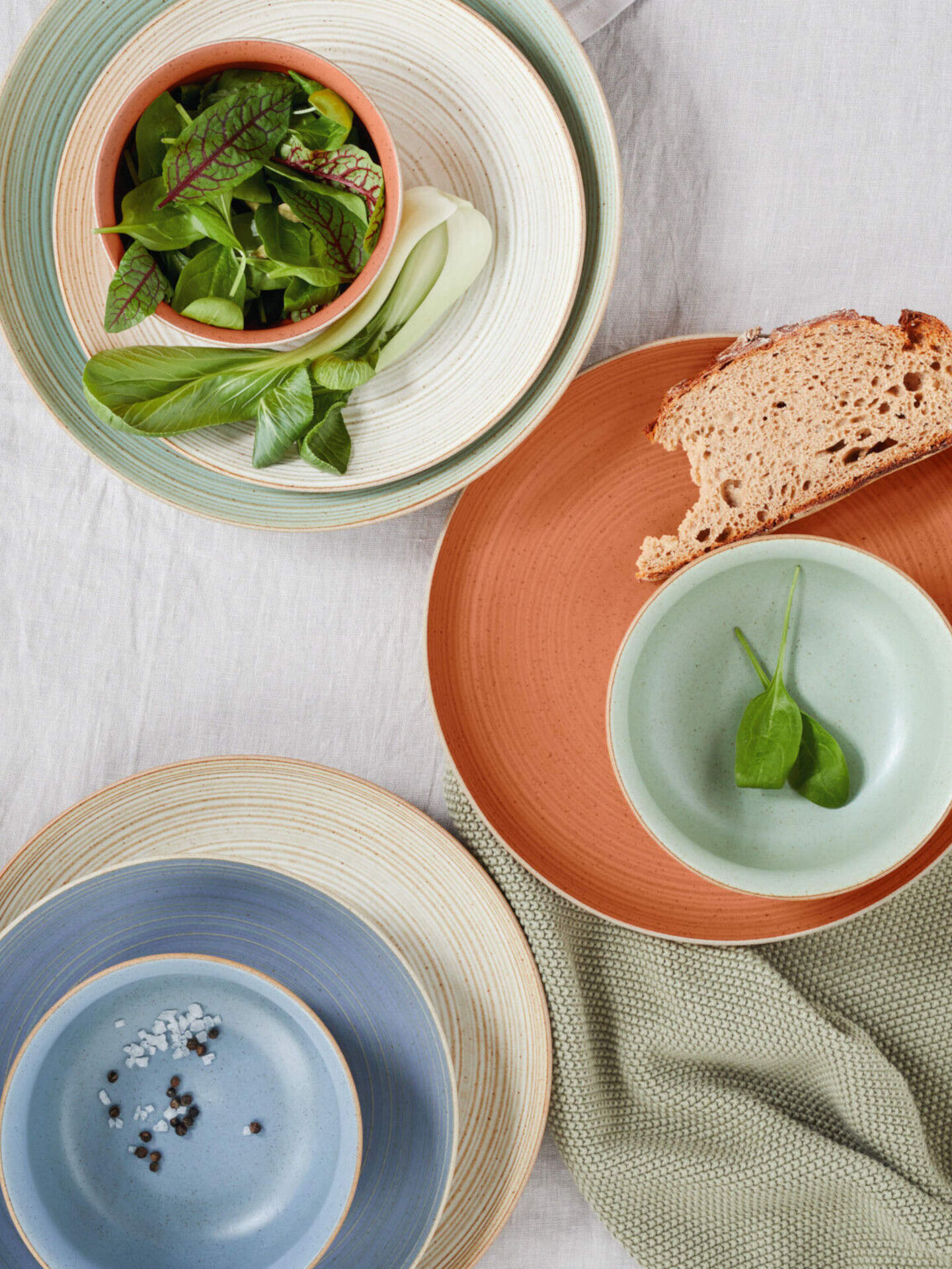 Thomas Nature Steinzeug-Kollektion Thomas Nature Teller und Schalen mit Salat und Brotscheibe