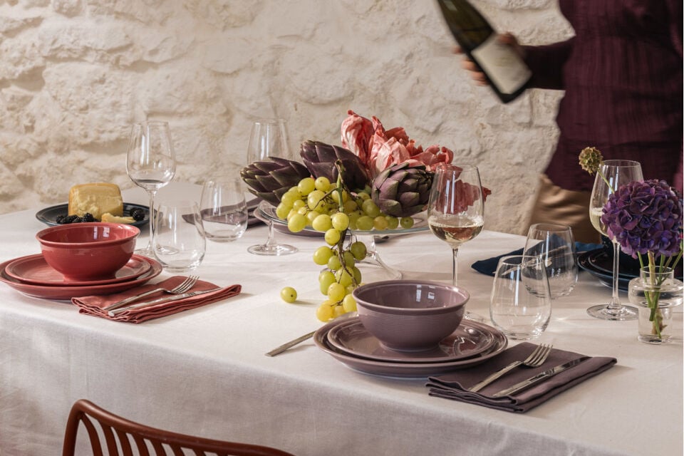 An opulently laid table with trendy-coloured crockery, creating an autumnal atmosphere