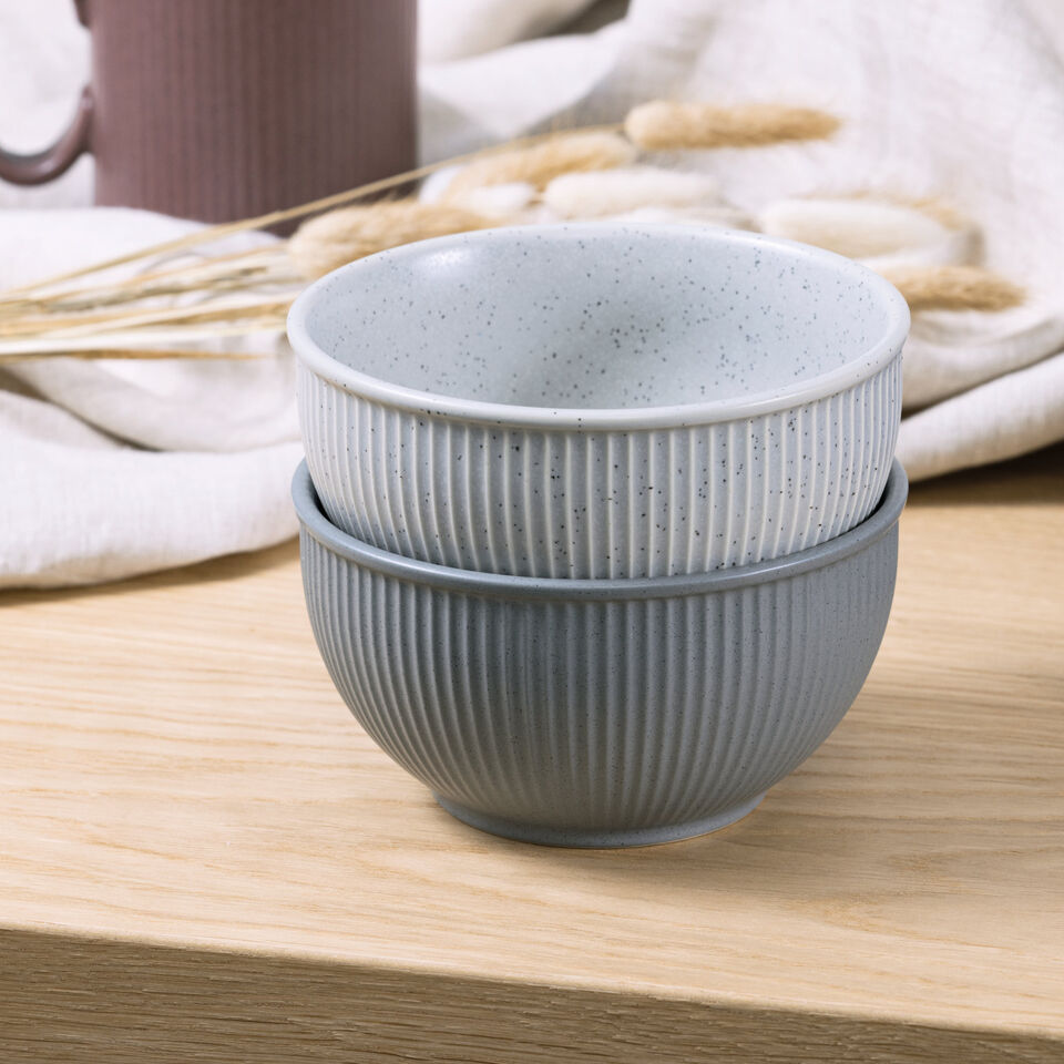 Thomas Clay Smoke Naturelover: composition for the table two grey bowls on wooden table