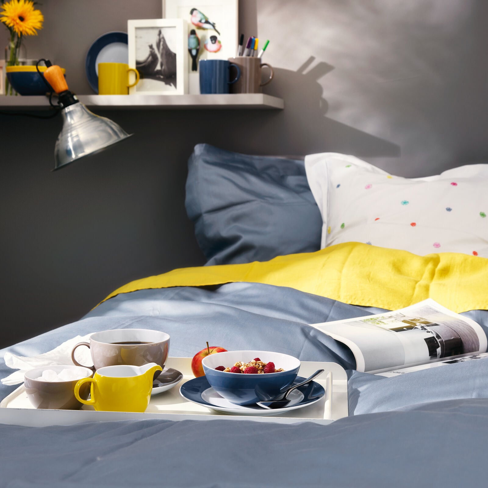 32-Piece Modern Colourful Dinnerware Set image number null